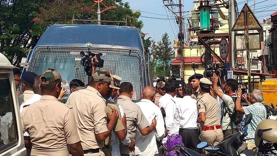 Police Detain MES Activists, Halt Maharashtra Ekikaran Samiti Rally in Belagavi