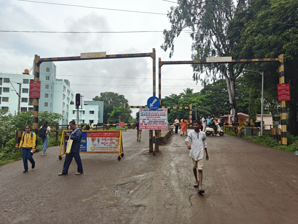 Belagavi Traffic Alert: 3rd Gate Gridlock Strangles Udyambag Commute!