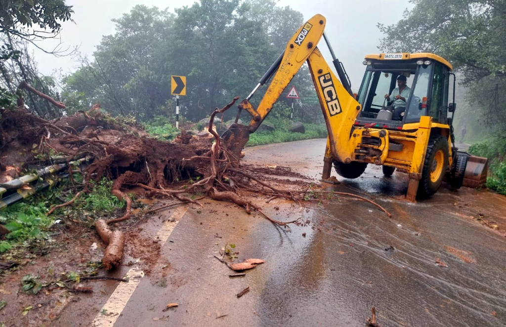 URGENT: Chorla Ghat Landslide Blocks Vital Goa-Belagavi Road Today!
