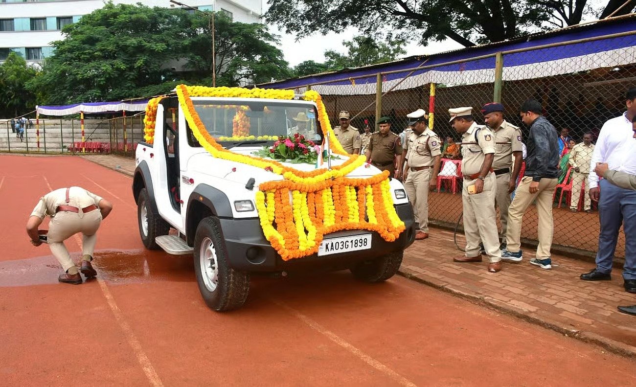 Minister’s Jeep Breaks Down During Belagavi Parade
