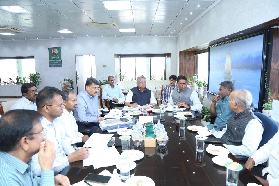 Belagavi MP Reviews Railway Projects, Seeks Faster Work