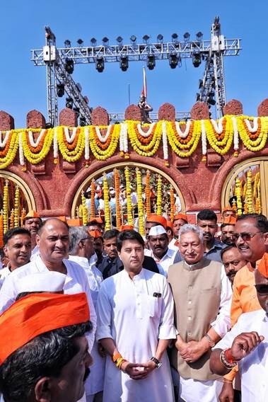 Scindia Unveils 25-Foot Shivaji Maharaj Statue in Karnataka