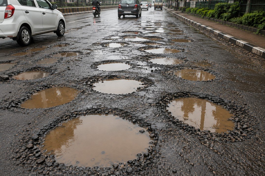 Belagavi Civic Chief Orders Urgent Pothole Repairs